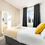 New Groups & Contractor Stays-5bed-2bath-parking-by Fabaccommodation *