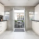 New Groups & Contractor Stays-5bed-2bath-parking-by Fabaccommodation 別荘 *