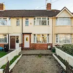 New Groups & Contractor Stays-5bed-2bath-parking-by Fabaccommodation 別荘