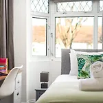 New Groups & Contractor Stays-5bed-2bath-parking-by Fabaccommodation 別荘