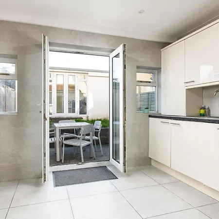 New Groups & Contractor Stays-5Bed-2Bath-Parking-By Fabaccommodation * Bristol