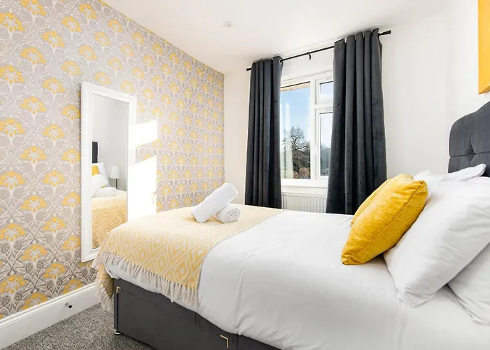 New Groups & Contractor Stays-5Bed-2Bath-Parking-By Fabaccommodation *