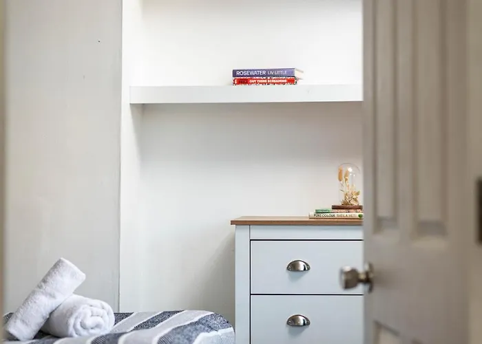 New Groups & Contractor Stays-5Bed-2Bath-Parking-By Fabaccommodation