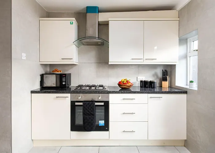 New Groups & Contractor Stays-5Bed-2Bath-Parking-By Fabaccommodation Hébergement de vacances