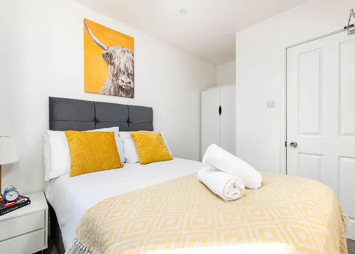 Holiday home New Groups & Contractor Stays-5Bed-2Bath-Parking-By Fabaccommodation Bristol