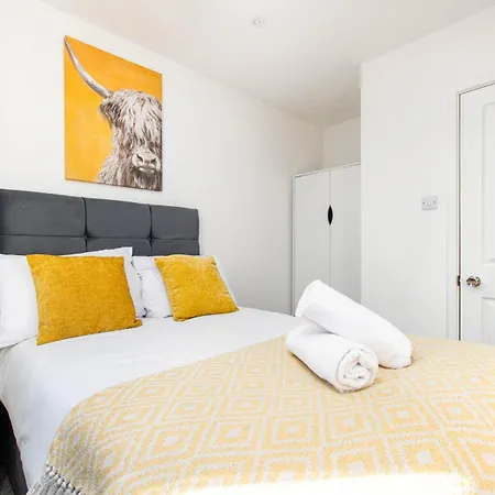 度假居 New Groups & Contractor Stays-5Bed-2Bath-Parking-By Fabaccommodation 布里斯托