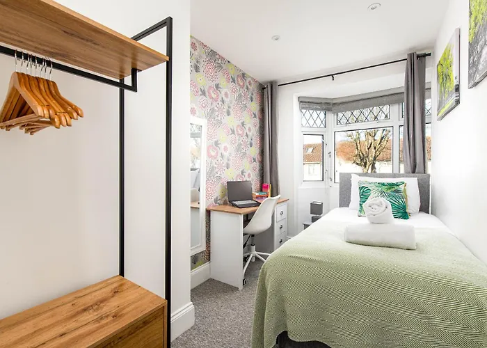 New Groups & Contractor Stays-5Bed-2Bath-Parking-By Fabaccommodation *