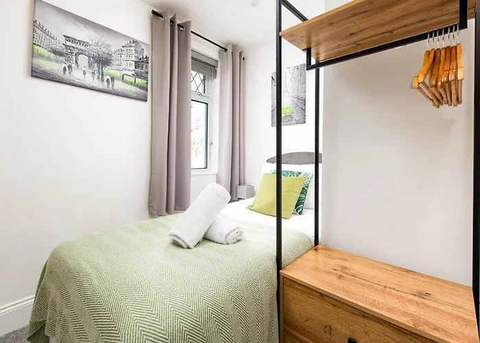 度假居 New Groups & Contractor Stays-5Bed-2Bath-Parking-By Fabaccommodation *