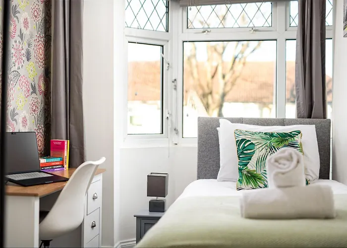 New Groups & Contractor Stays-5Bed-2Bath-Parking-By Fabaccommodation 度假居