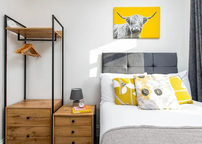 New Groups & Contractor Stays-5Bed-2Bath-Parking-By Fabaccommodation *